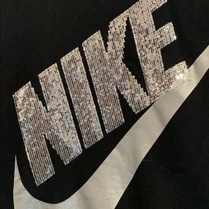 Nike Tops - Women’s Nike sweatshirt Nike Tops - Women’s Nike sweatshirt